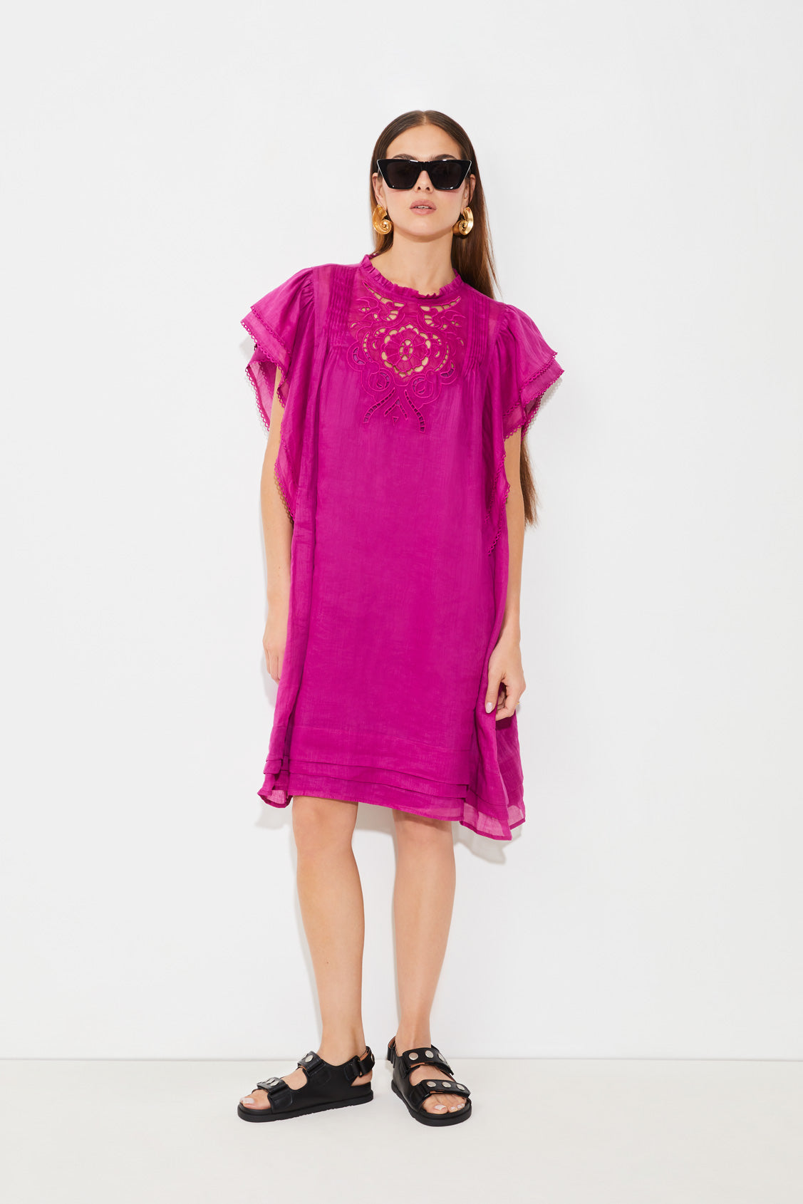 Clody
Embroidered linen veil dress