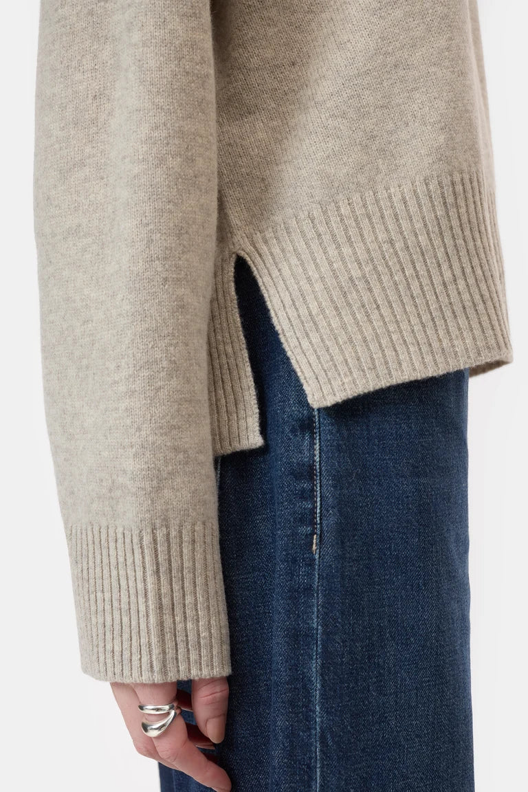 Closed wool jumper