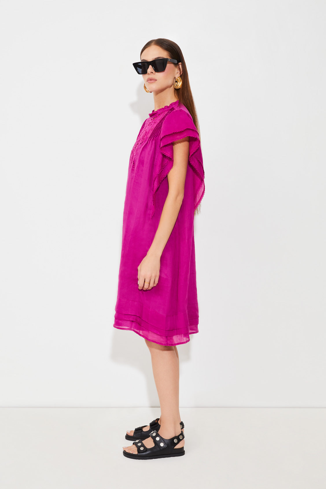 Clody
Embroidered linen veil dress