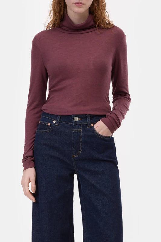 Closed turtleneck long sleeve