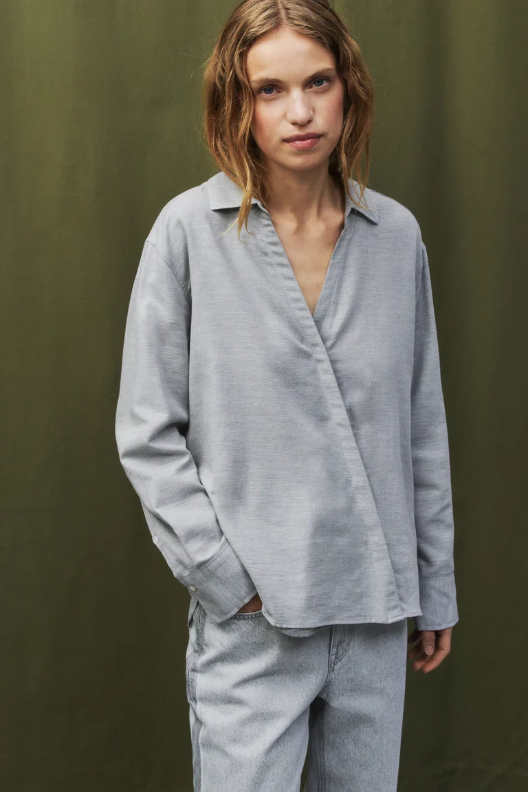 Closed Asymmetric shirt made of cotton mix