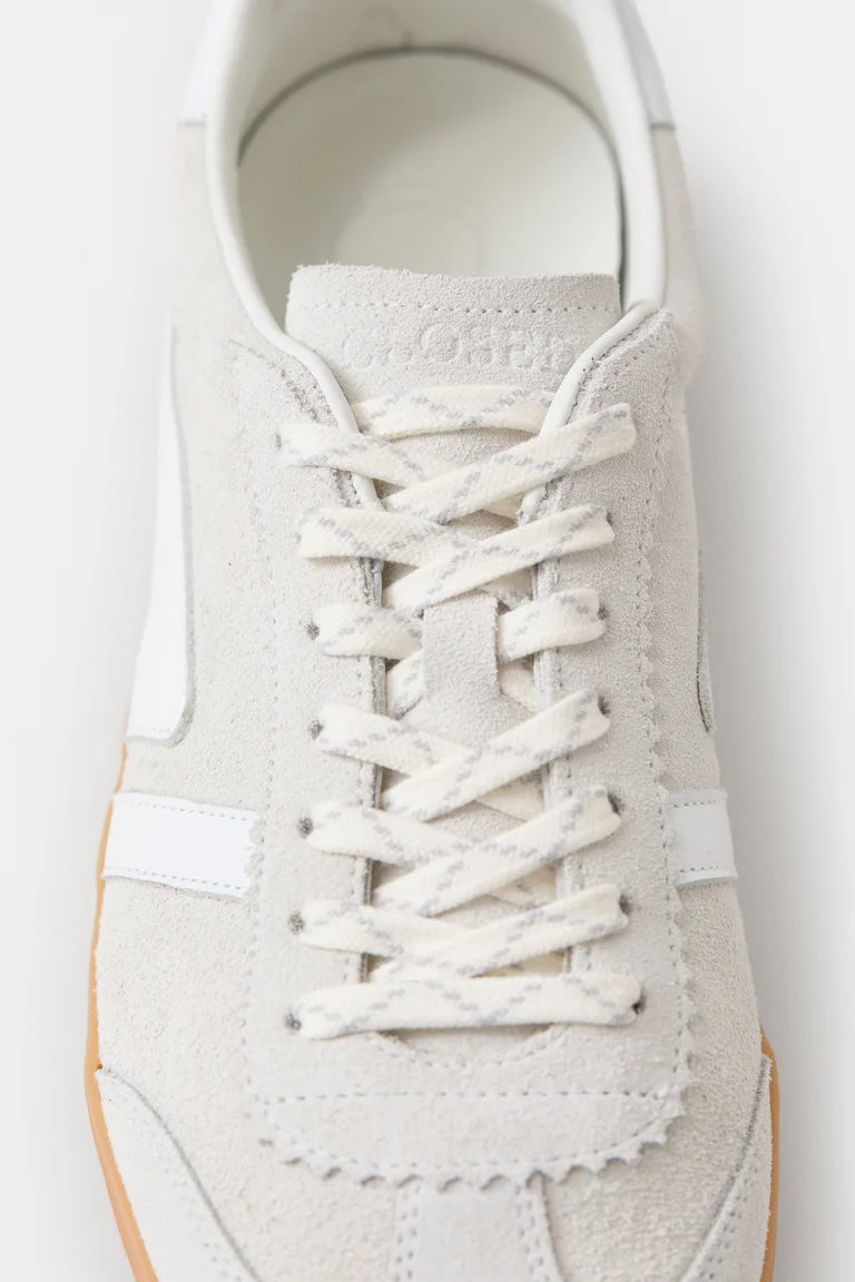 Closed leather sneakers