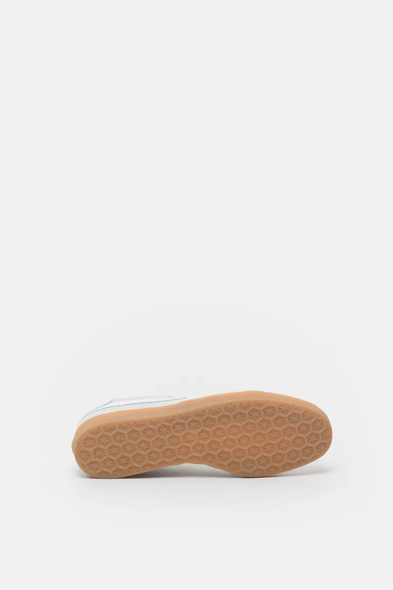 Closed leather sneakers
