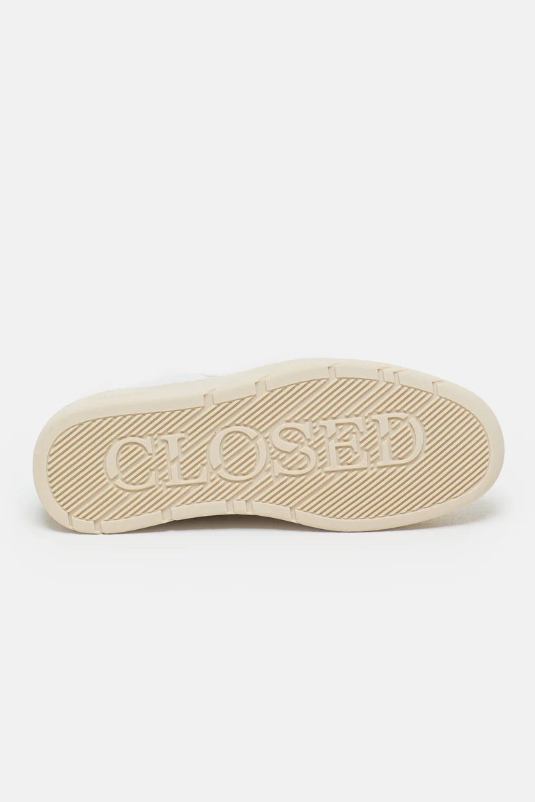 Closed Sneaker Low made of leather