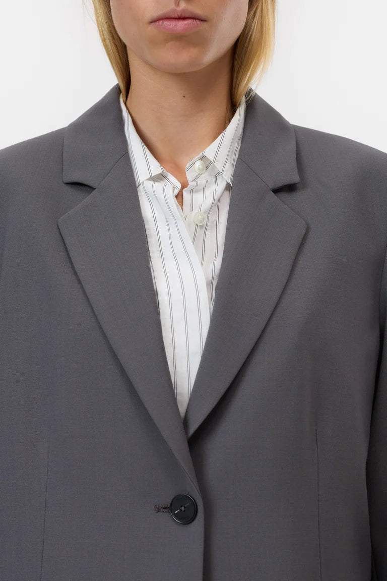 Closed lola blazer