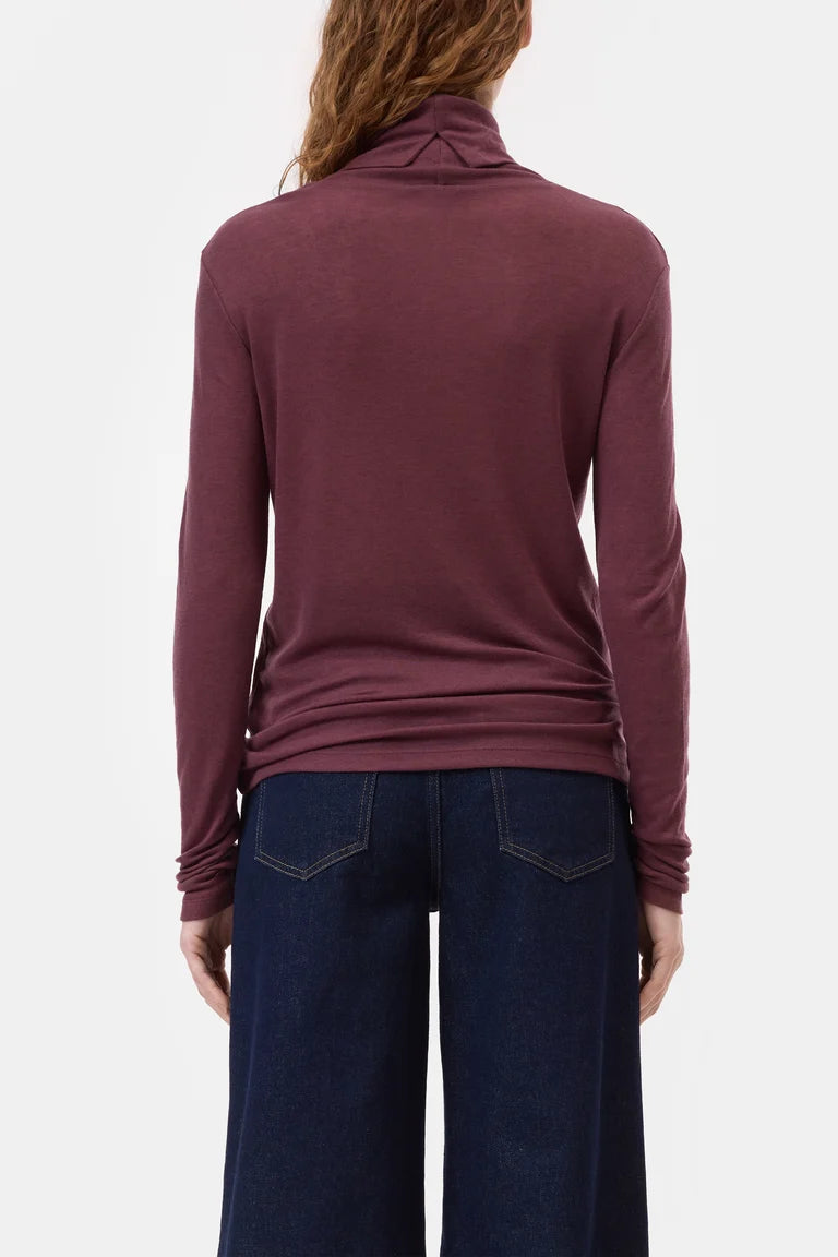 Closed turtleneck long sleeve