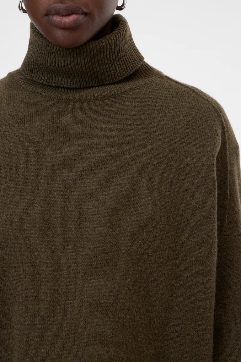 Closed Turtleneck made of pure merino wool
