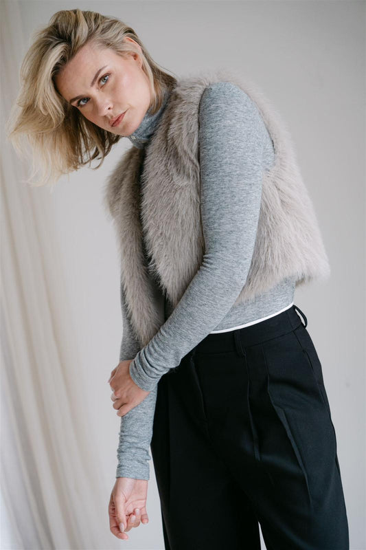Aimee the label fake fur  gilet stone