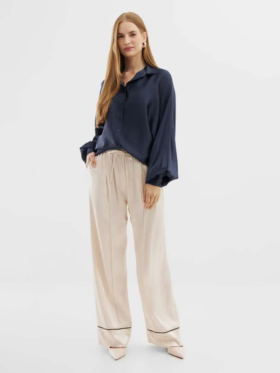 So sue antonia shiny slim navy blouse