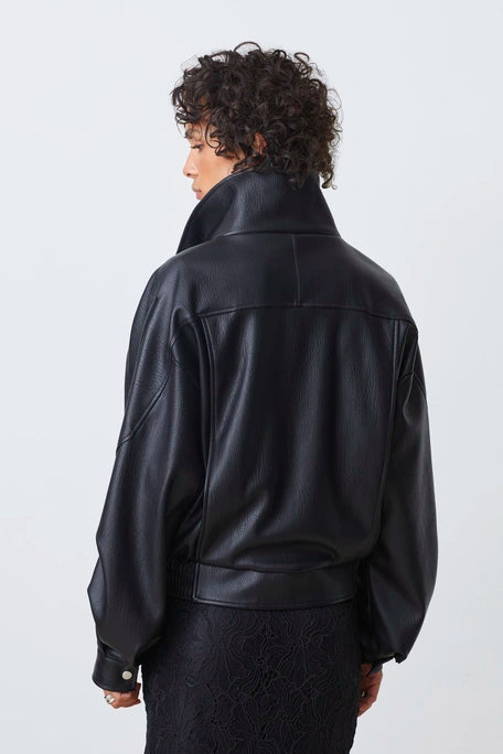 Suncoo Early
Oversized faux leather coat