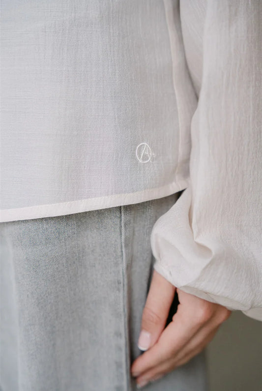 Aimee the label peer blouse off white