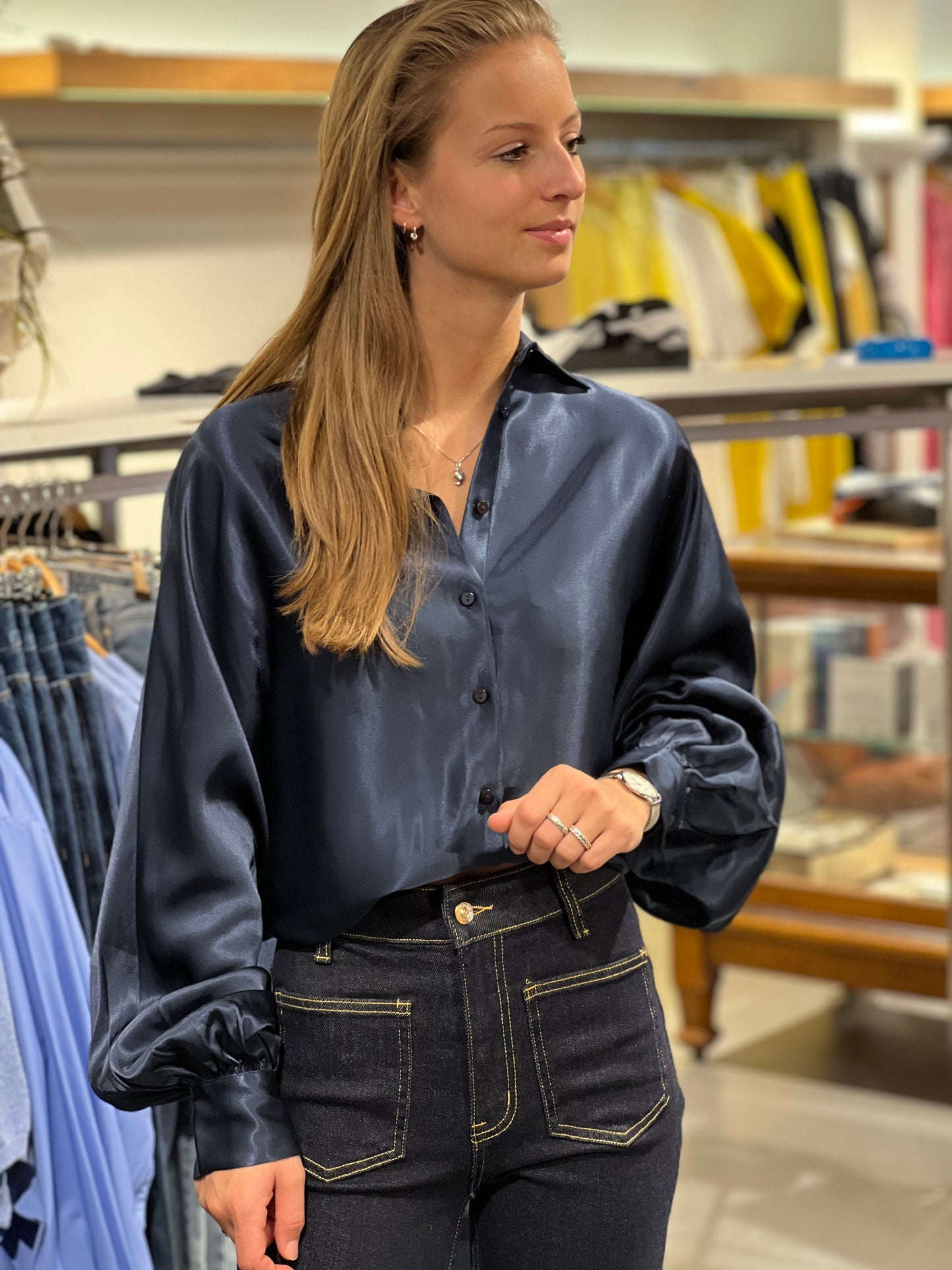 So sue antonia shiny slim navy blouse