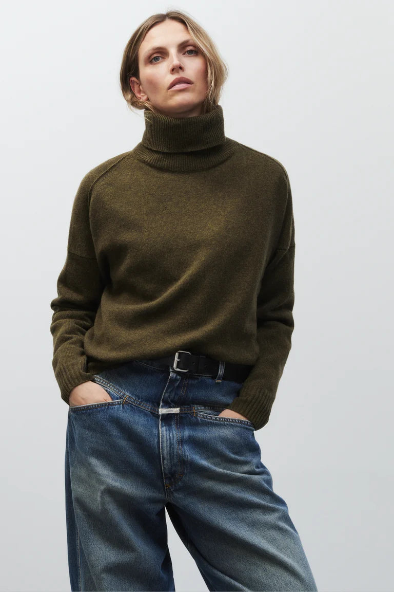 Closed Turtleneck made of pure merino wool