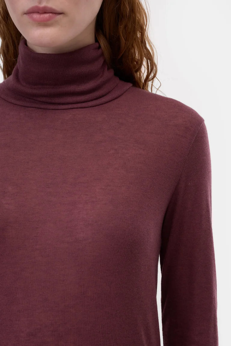 Closed turtleneck long sleeve
